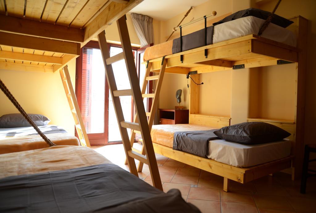 Bett im gemischten 6-Bett-Schlafsaal